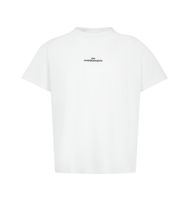 Image 1 of 2 - WHITE - MAISON MARGIELA Logo Cotton T-shirt featuring featuring cotton jersey, oversized fit, crew neck, dropped shoulders, logo on the chest and four white stitches at the back. 100% cotton.