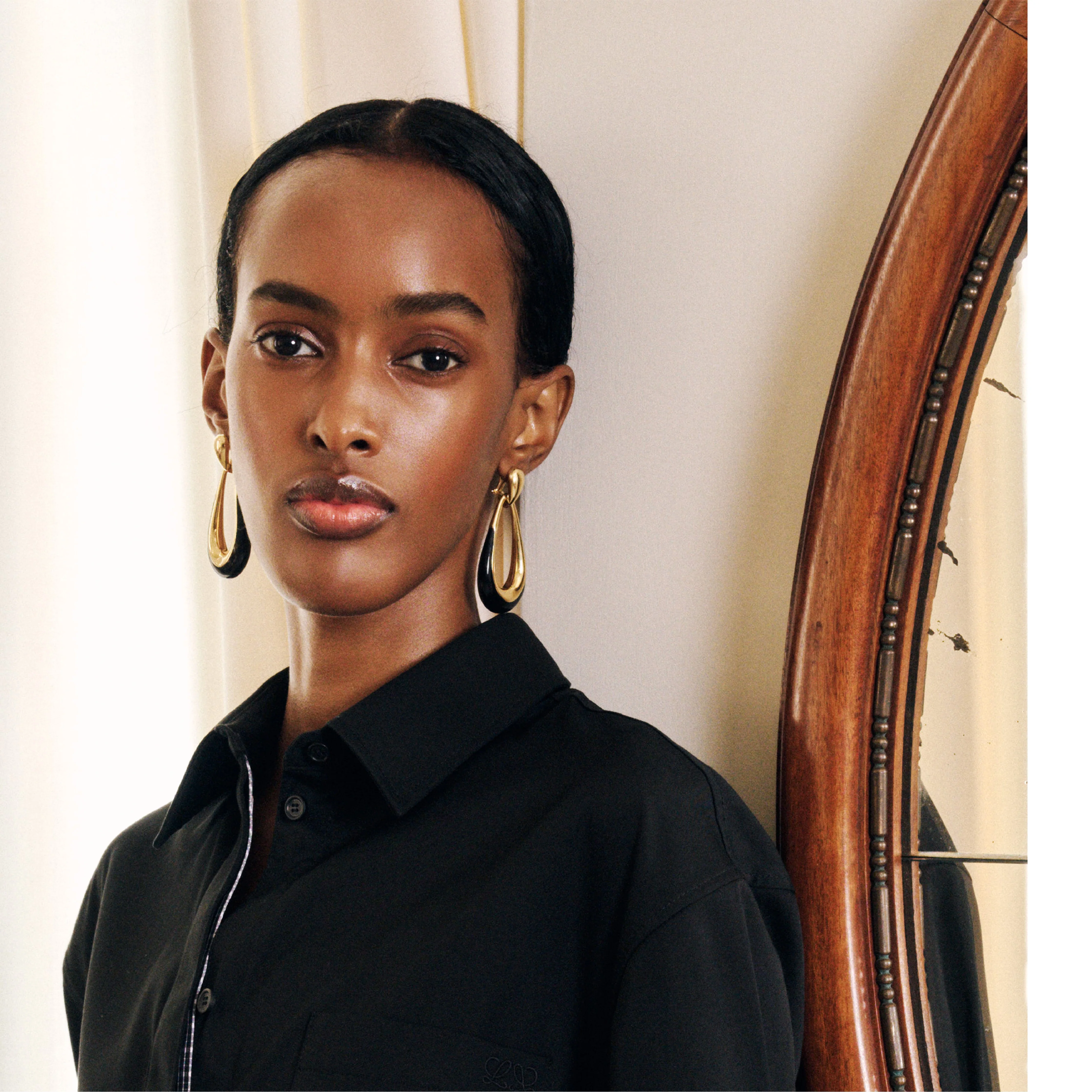 Image 3 of 3 - GOLD - SIDNEY GARBER Enamel Door Knocker Earrings featuring a teardrop shape with a contrasting sweep of black enamel. 18k Yellow Gold. Black Enamel. Approximately 2.5in Long. Cheap Luxury Handbag Shop offers a range of pieces from this collection in-store. For personal consultation and detailed information about jewelry, please contact our dedicated stylist team at personalshopping@hirshleifers.com.This item may be restricted for online purchase to international clients. For assistance purchasing this it 