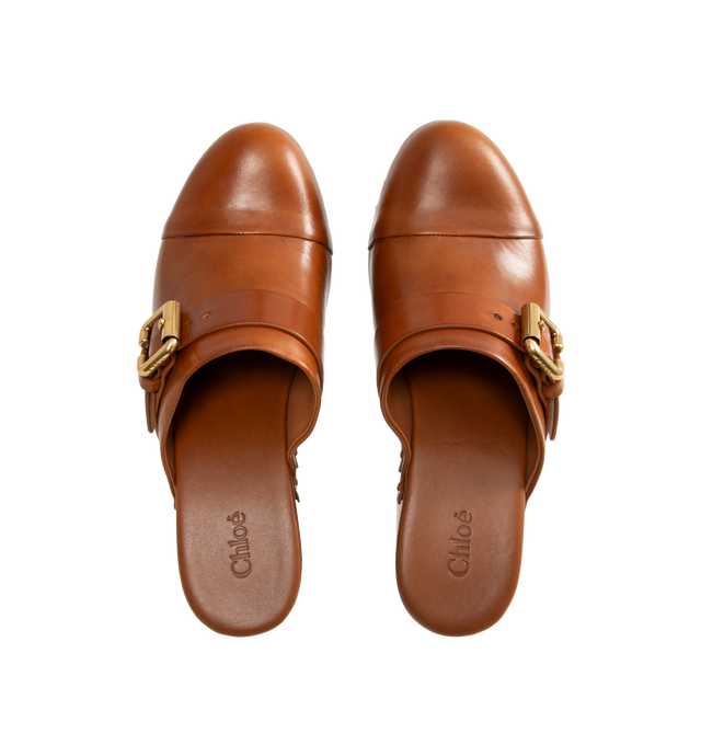 Image 4 of 4 - BROWN - CHLOE Jeannette Shoe featuring a shiny cowhide upper with a chunky heeled wooden structure, polished hardware, gold-tone studs along the upper and a Chlo-branded plate. 4.3" heel. Upper: shiny cowhide. Inner sole: calfskin. Main lining: calfskin. Sole: 80% African padauk wood, 20% thermoplastic polyurethane.