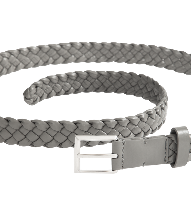Image 2 of 2 - GREY - Bottega Veneta Belt in Intreccio calf leather with silver-tone metal buckle. Reversible style, 2cm high with calf leather lining and prong closure. Made in: Italy.