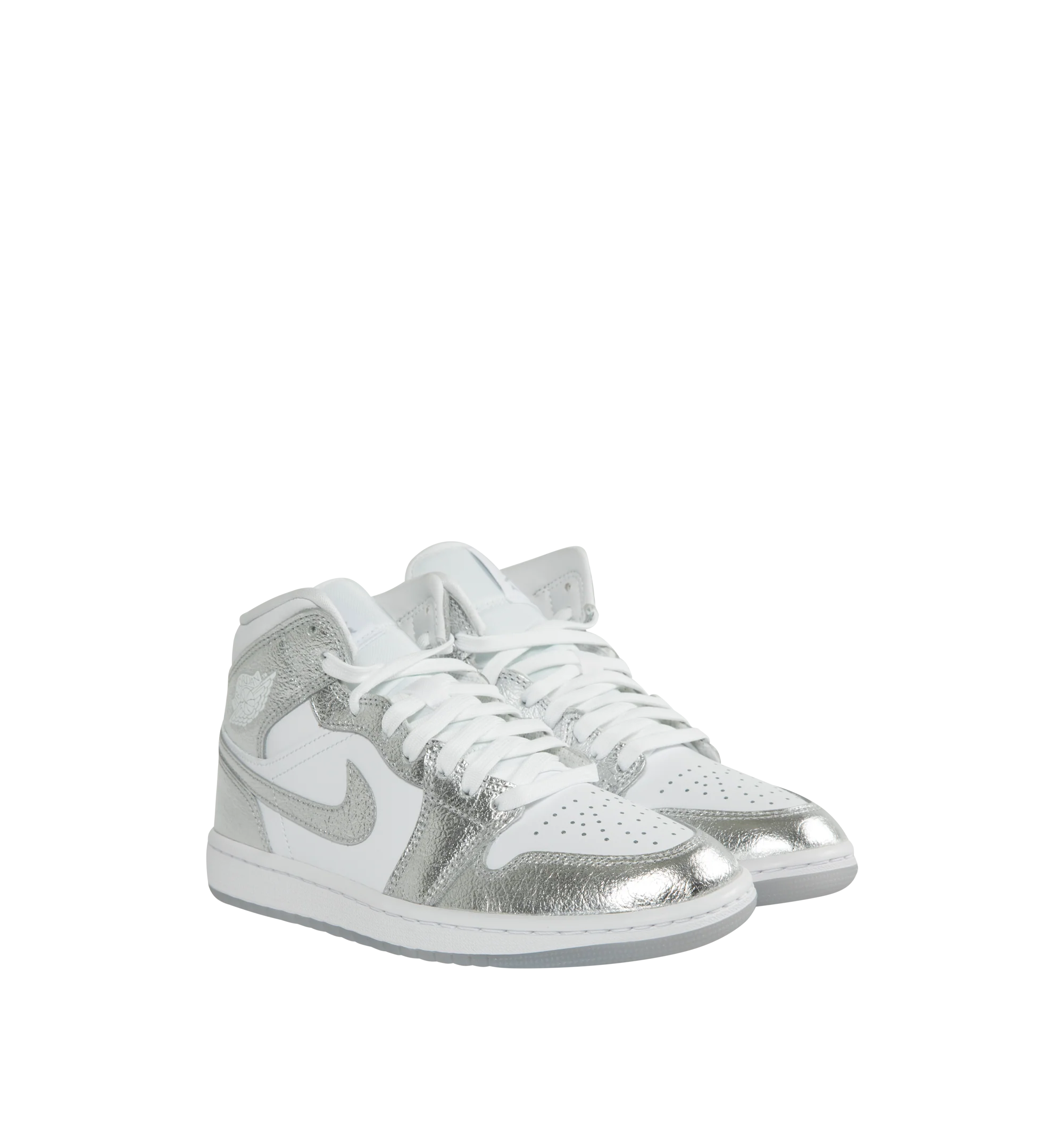 Image 2 of 5 - SILVER - AIR JORDAN 1 MID SE SNEAKERS made of premium full-grain leather with hits of texture at the tongue tag and the heel, real and synthetic leather in upper offers durability and structure, encapsulated Nike Air-Sole unit provides lightweight cushioning, rubber in outsole, featuring wings logo on collar, stitched-down Swoosh logo and Jumpman on tongue. 
