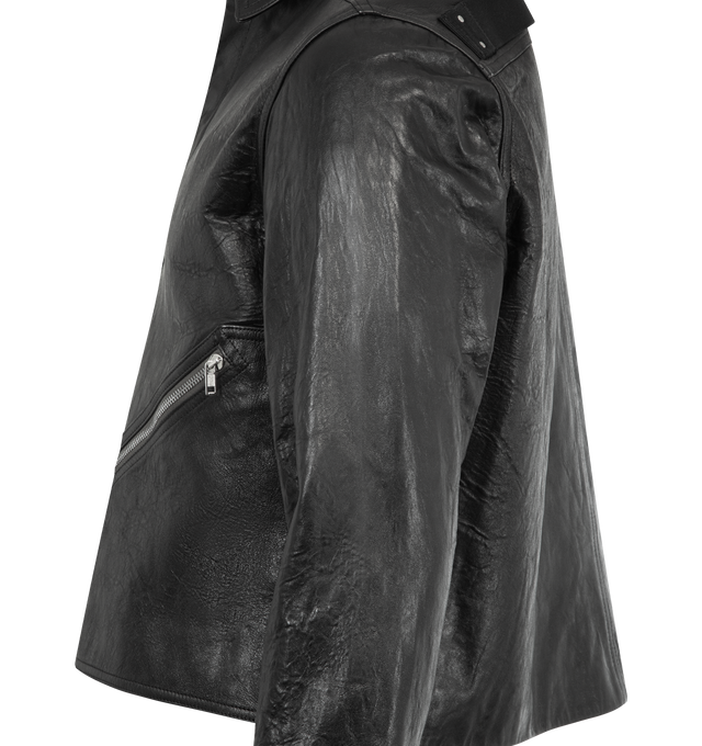 Image 3 of 3 - BLACK - RICK OWENS Tour Alice Shirt Leather Jacket featuring collar, long sleeves, side pockets with zip closure, press button clousure, vertical back seam, cotton webbing strap with rivet detail on the back and crop cut. 100% leather. Made in Moldova.