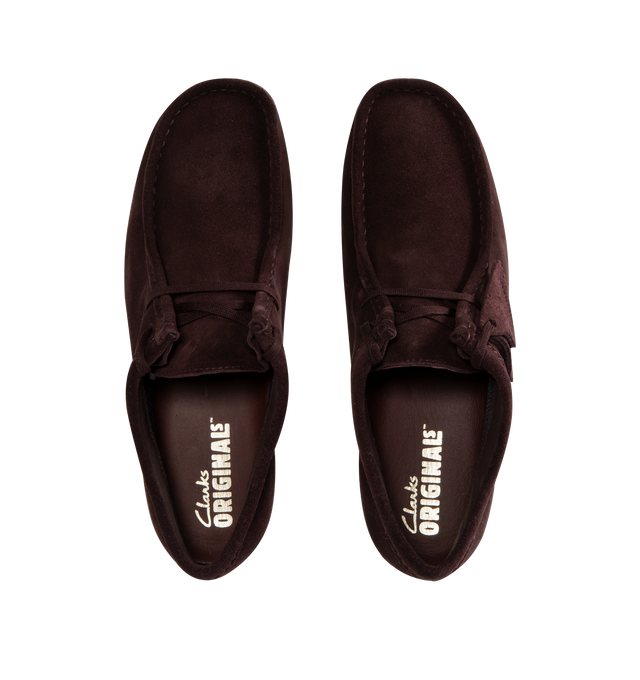Image 4 of 4 - PURPLE - CLARKS Wallabee Gore-Tex Shoe featuring GORE-TEX suede uppers, tonal Vibram soles, three FOBS  GORE-TEX, Wallabee  and Clarks Originals, two laces  flat tonal and fleck second lace, Clarks Originals heat embossed metallic logo on sock and full sock lining. 