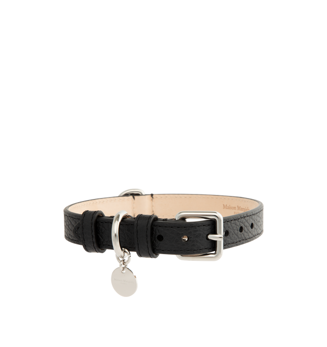 Image 1 of 2 - BLACK - MAISON MARGIELA Collar featuring dog collar in embossed grainy leather with a natural leather lining, silver-tone hardware including an adjustable buckle, D-ring and a round charm engraved with signature.