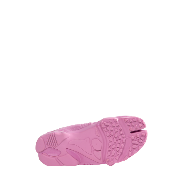 Image 4 of 5 - PINK - NIKE Air Rift Sneaker featuring hook-and-loop straps on the midfoot and heel, Nike Air unit in the heel combined with plush foam, rubber detailing on the outsole, upper features a blend of elastane, polyester and nylon materials for a flexible fit and split toe design.