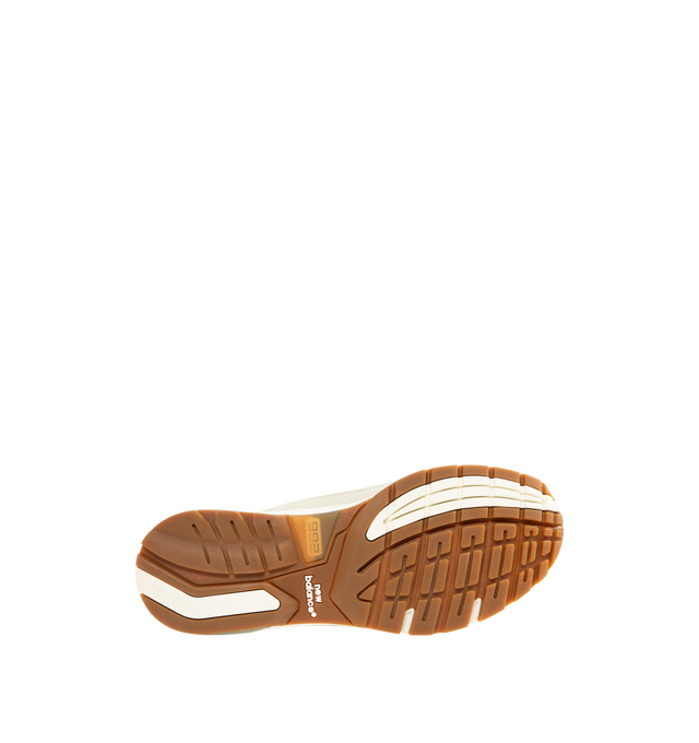 Image 4 of 5 - NEUTRAL - NEW BALANCE Made in USA 992 Core Sneaker featuring ABZORB cushioning at heel and forefoot, combination ENCAP and C-CAP midsole, reflective accents, NDurance rubber outsole, suede overlays and mesh upper. 